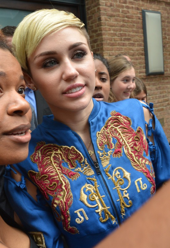 Carpets & Candids: Miley’s best blue