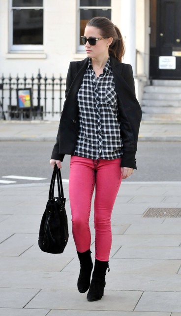 Pippa Middleton makes red jeans look bad