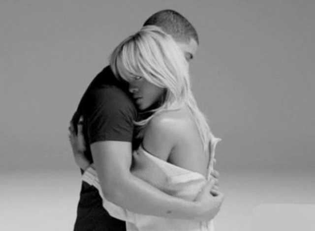 Sasha Finds: Rihanna’s oversize sweater