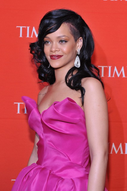Carpets & Candids: Rihanna pink & flirty