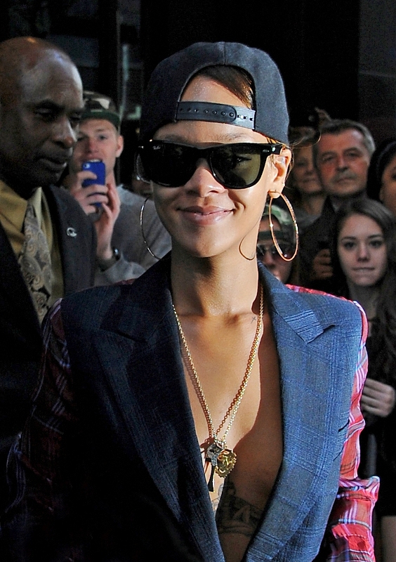 Carpets & Candids: Rihanna’s oversized blazer