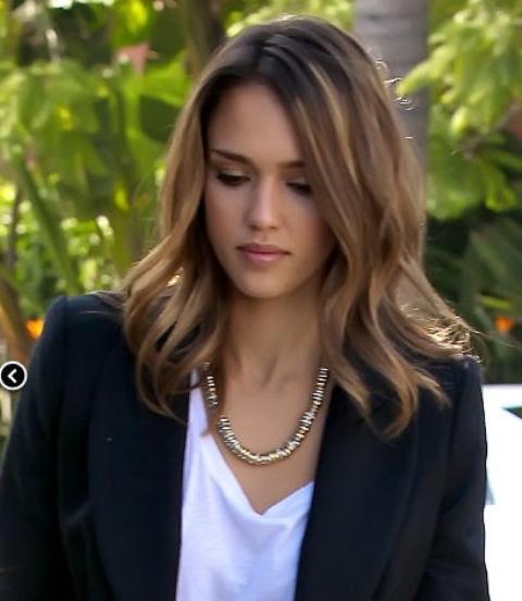 Sasha Finds: Jessica Alba’s necklace