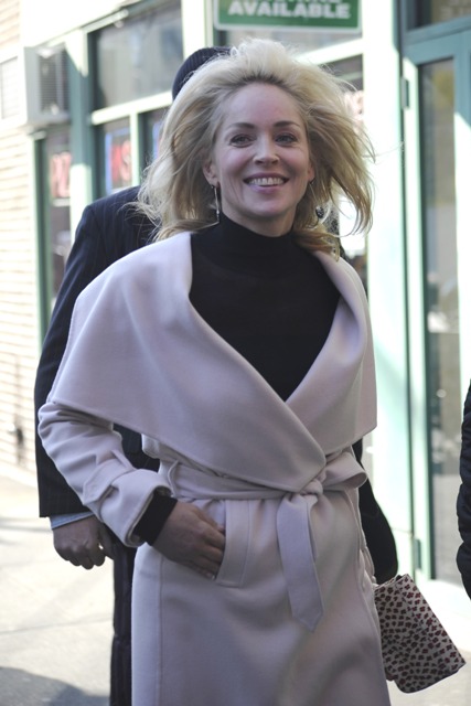 Carpets & Candids: This Hot Bitch Knows