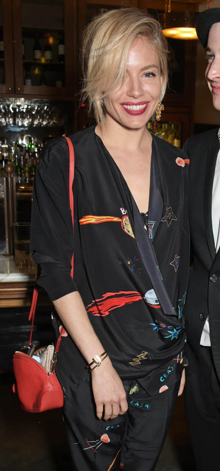 Carpets & Candids: Sienna's premiere pyjamas
